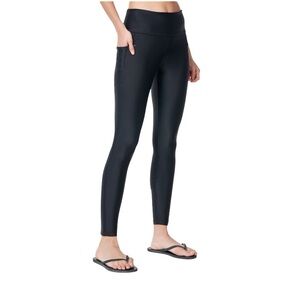 NWT Nike Women's Black Victory Full Coverage Slim Swim Leggings